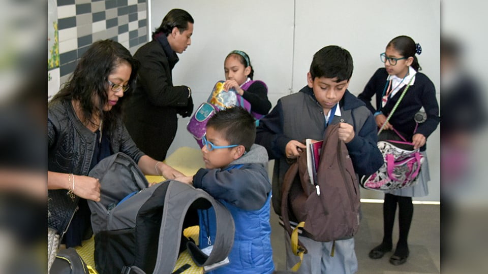 Concientizará SET a alumnos sobre la revisión de útiles; había temor en estudiantes