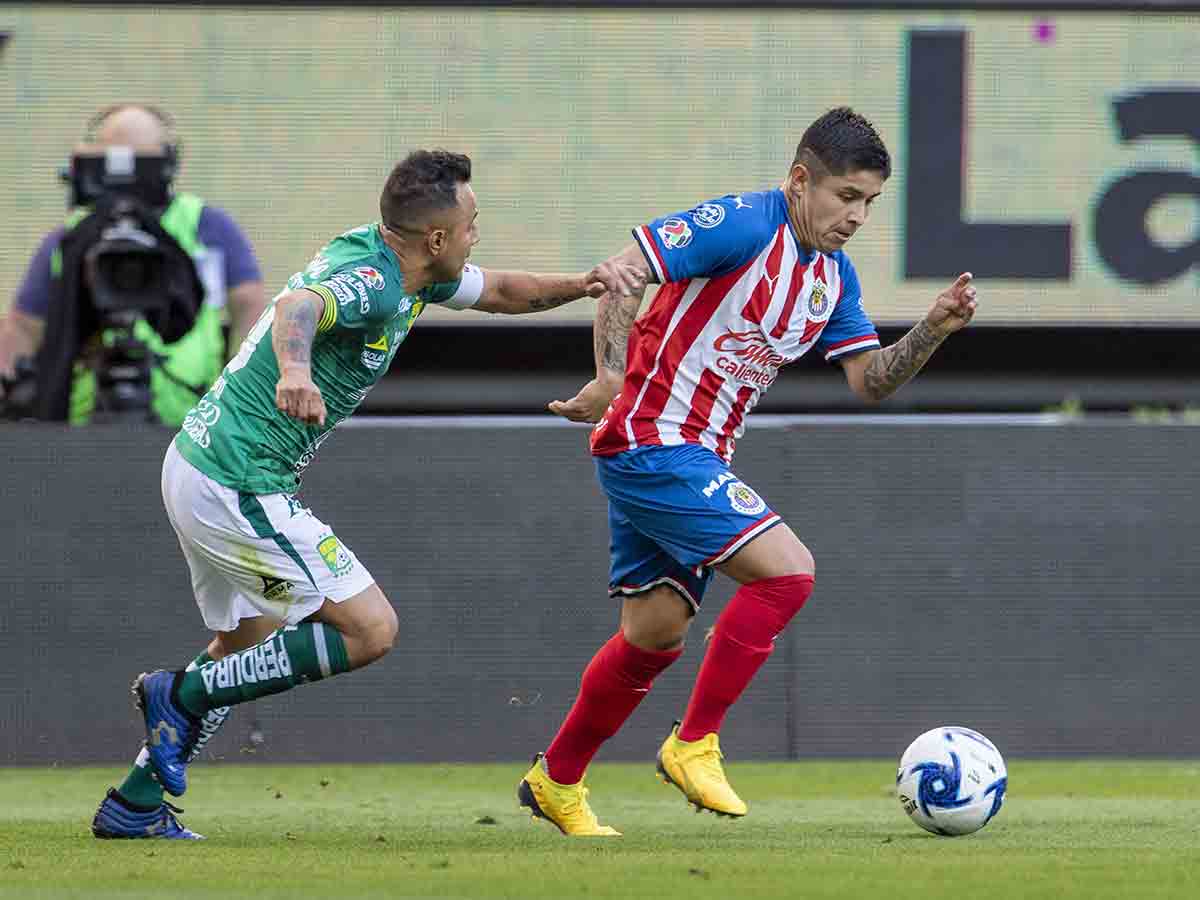 Chivas somete al León y entra a zona de liguilla