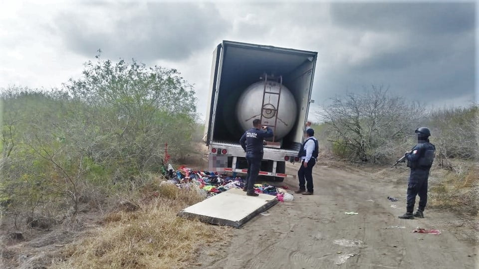 Recuperan caja de tráiler y contenedores de combustible en Jiménez