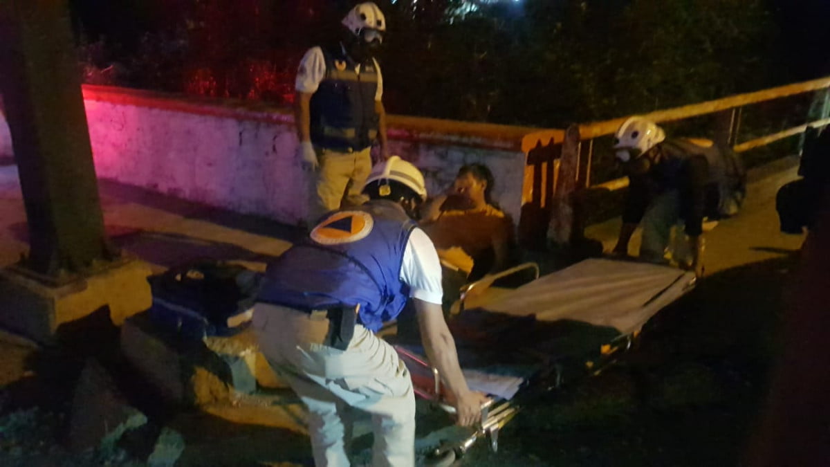 Estatales salvan a hombre que intentó aventarse en el puente del 9 Boulevard