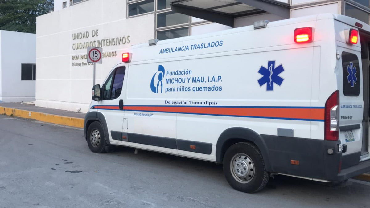 Ambulancia de Victoria apoya en traslado de menor que cayó en olla de agua hirviendo