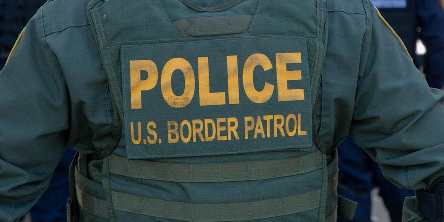 Descubren remolque con 90 ilegales en Laredo Texas