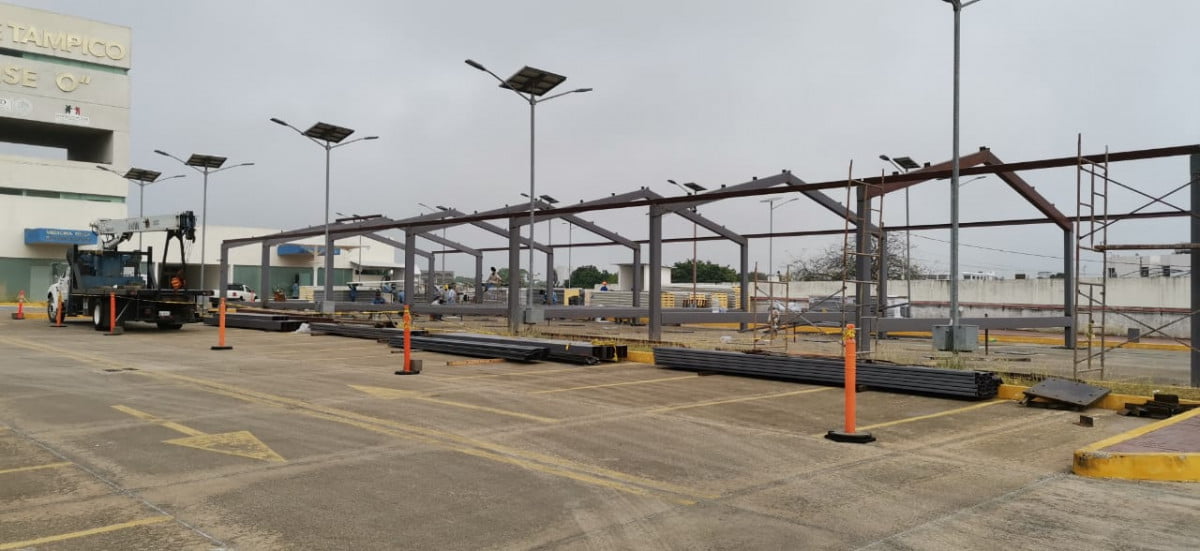 Construcción de hospital móvil en el Carlos Canseco de Tampico lleva avance del 70 por ciento