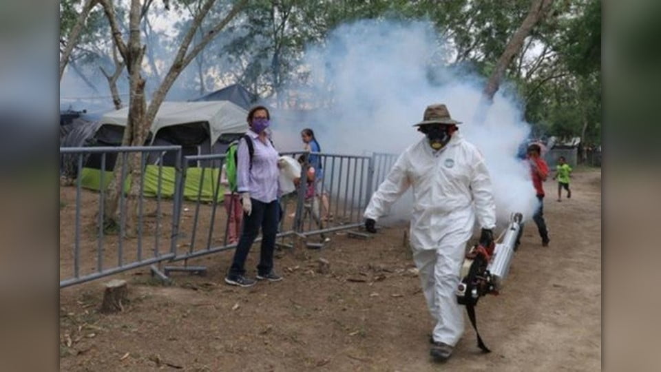 Colocan cerco sanitario en campamento migrante en Matamoros