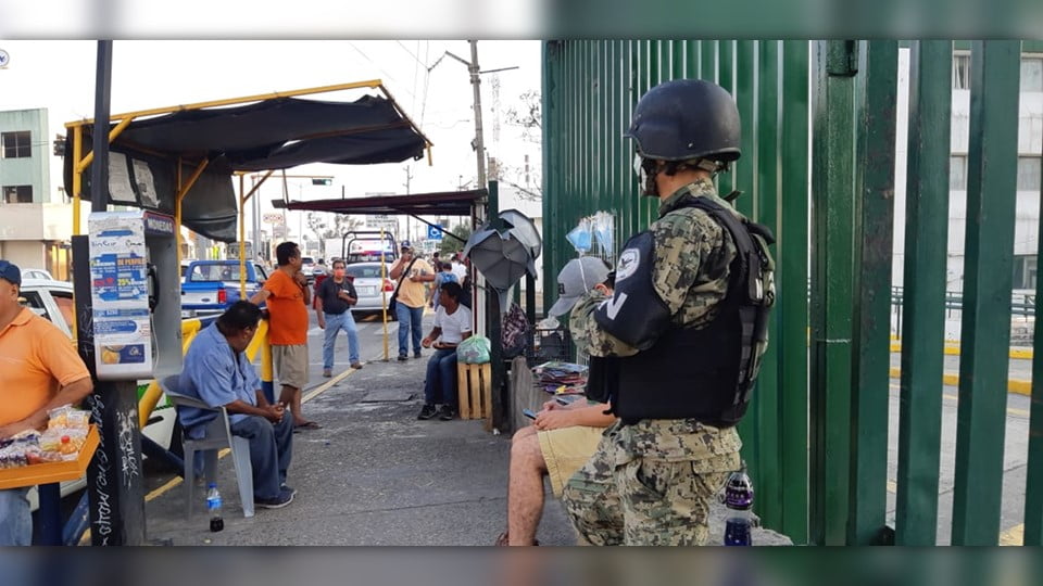 Elementos de la Guardia Nacional vigila hospitales con pacientes con COVID-19 en la zona sur