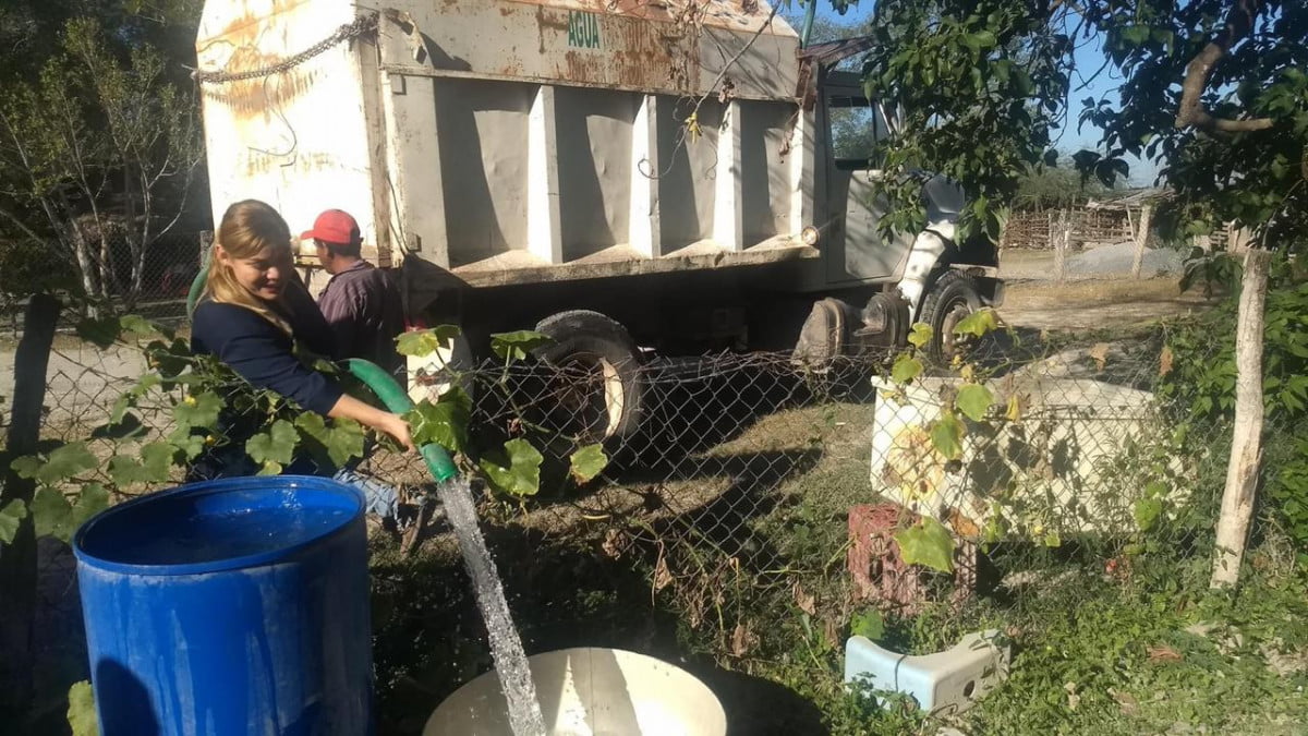 Alcaldesa condona pagos de recibo de agua a familias del municipio de Casas de los meses de marzo y abril