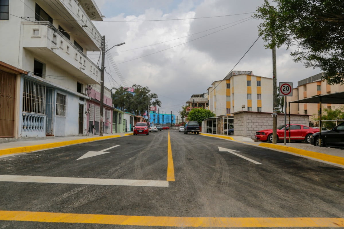 Adrián Oseguera supervisa y entrega Obra Pública en las colonias