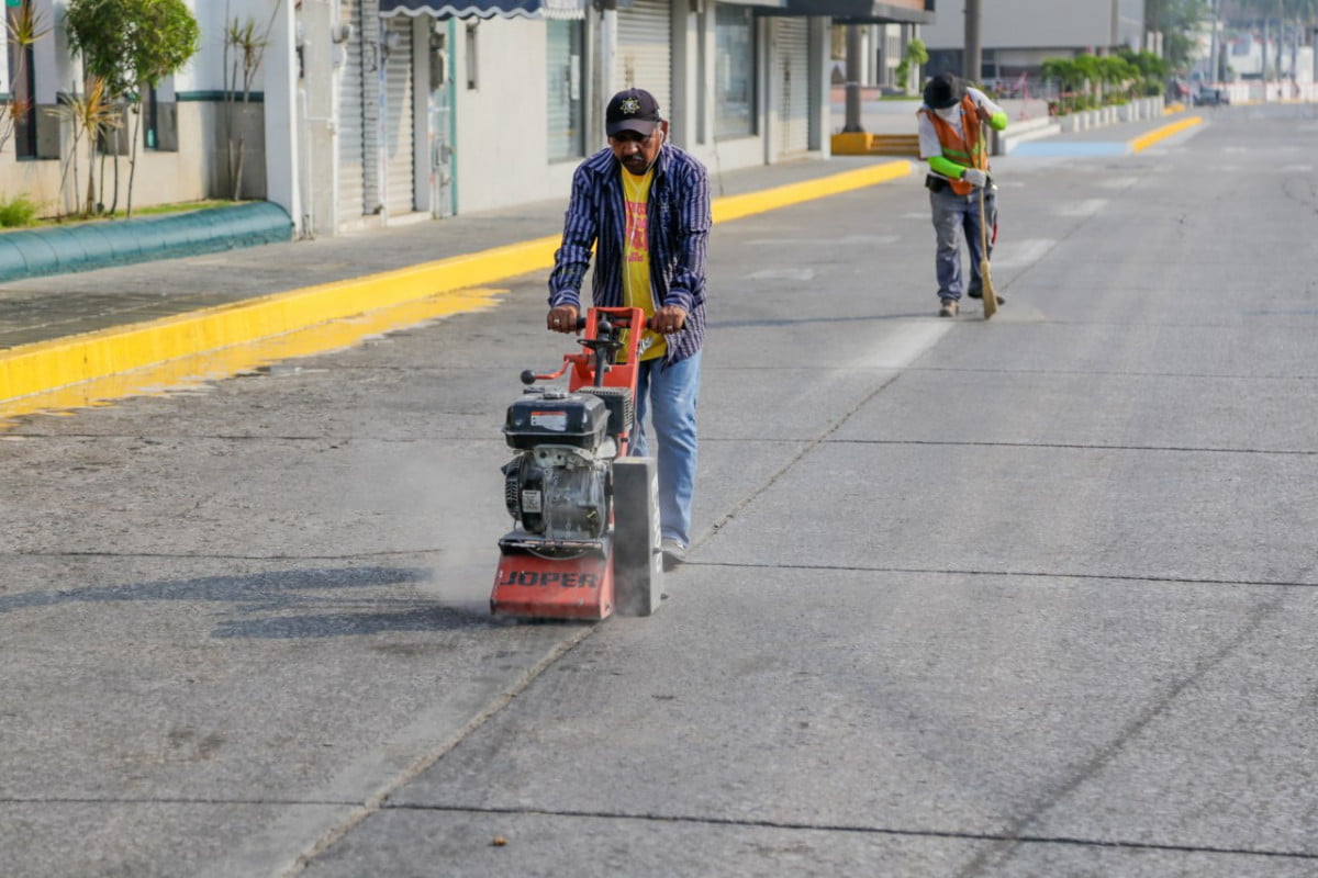 Pintan Líneas Viales en Principales Avenidas de Madero