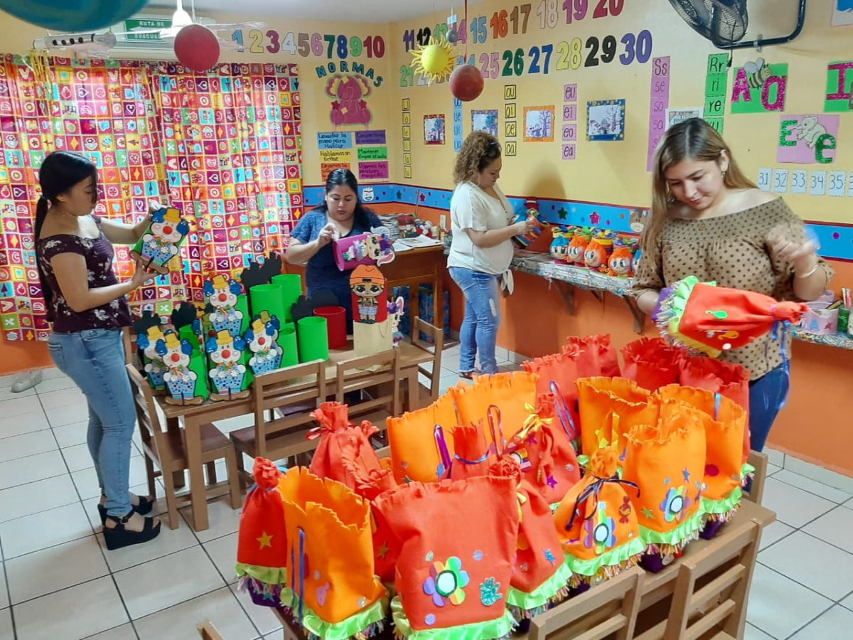 Con actividades en el hogar, maestras piden a papás festejar el día del niño a sus hijos