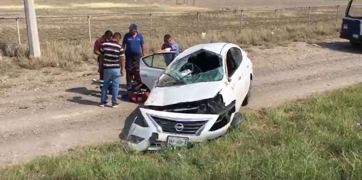 Vuelca en la Victoria-Matamoros y todo por distraído