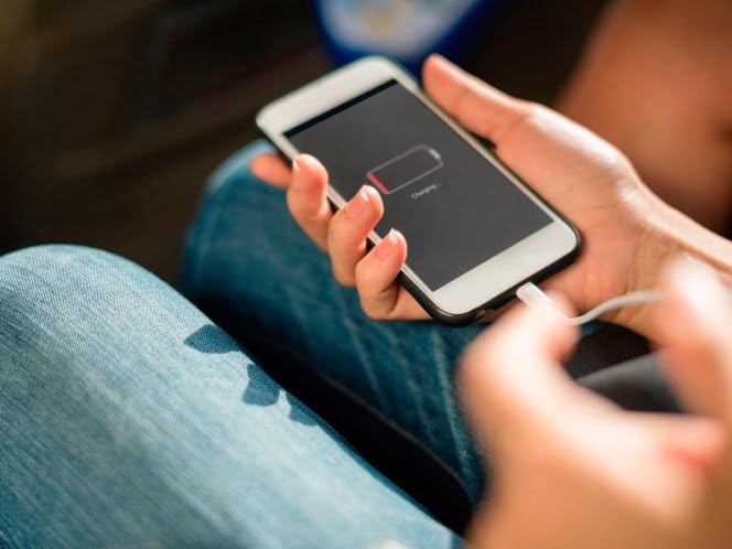 Por qué no deberías reparar el cable USB roto de tu celular