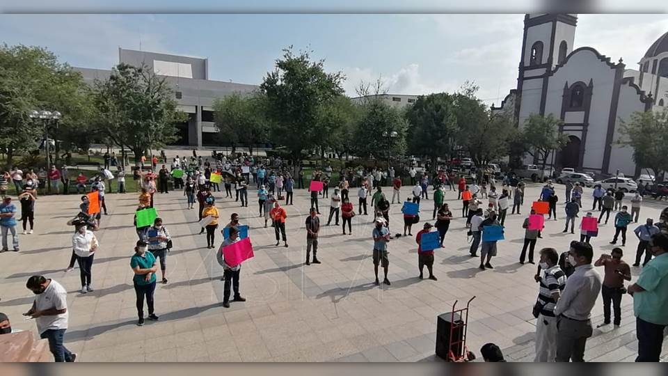 Marchan comerciantes de Victoria, urgen que gobierno aterrice apoyos económicos