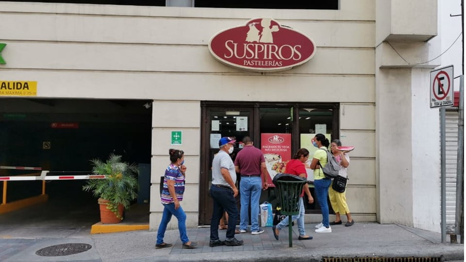 Comienzan filas afuera de pastelerías en la zona centro de Tampico