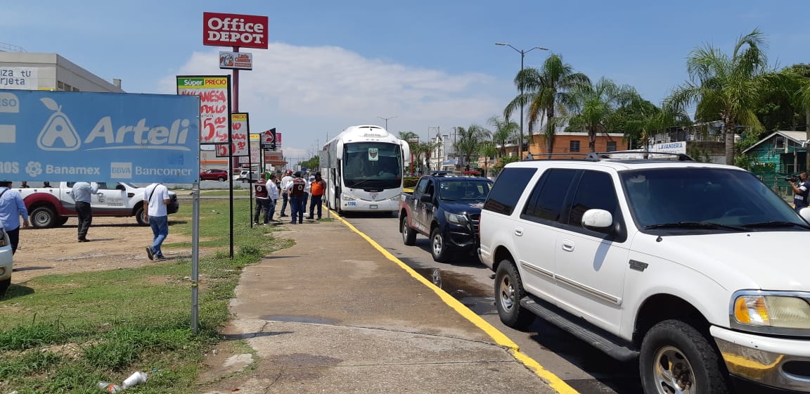 Detectan en Madero autobús con plataformeros procedentes de Campeche; fueron escoltados al hospital