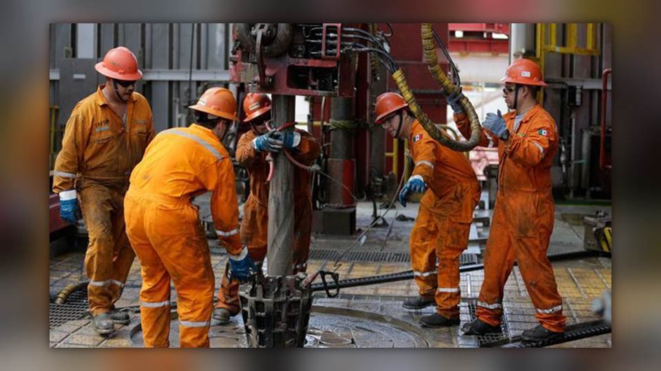 Pemex entrega constancias médicas a plataformeros para evitar ser retenidos en traslados a casa
