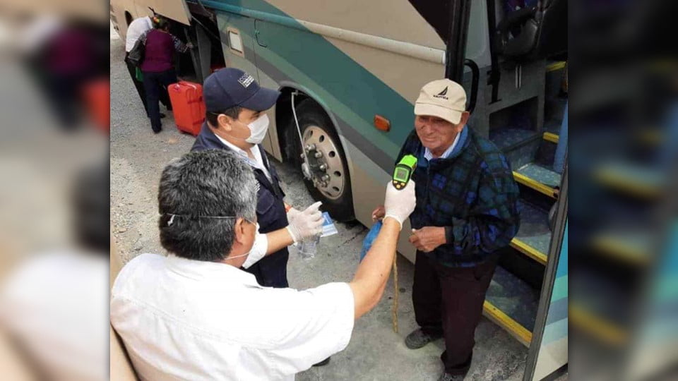 Autobuses de transporte foráneo pasarán por filtros sanitarios para verificar que no vayan llenos y todos sus pasajeros  usen cubrebocas