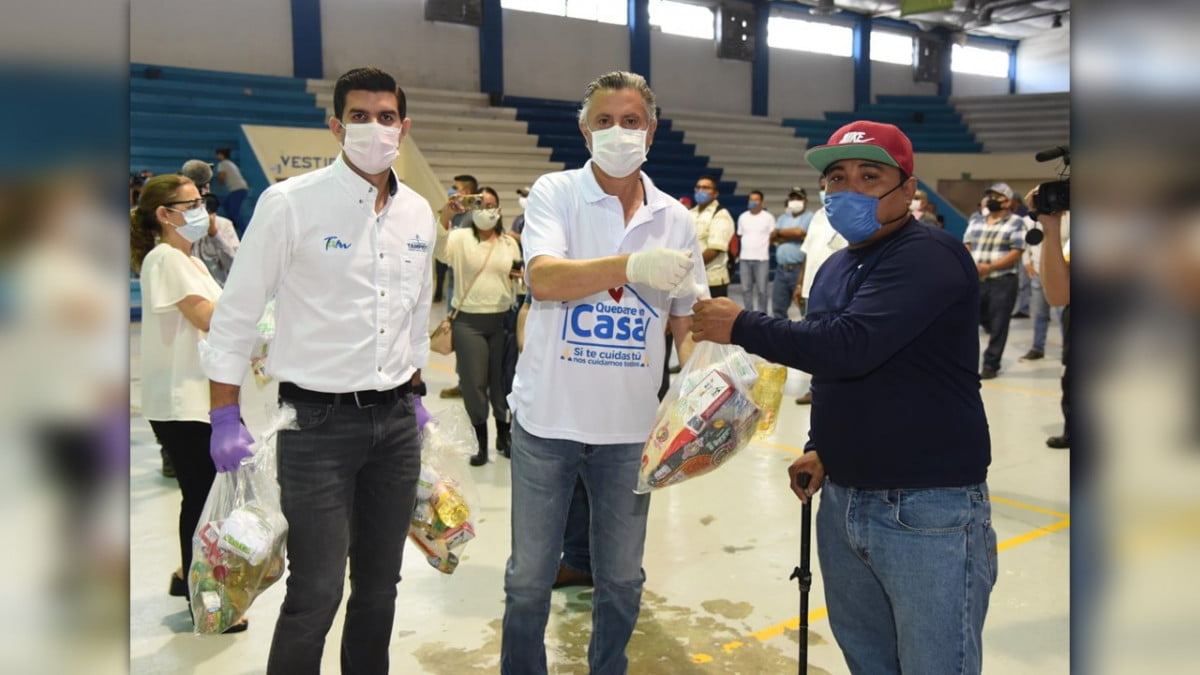Distribuye Chucho Nader ayuda alimentaria a despicadoras, trabajadores libres y choferes de ruta