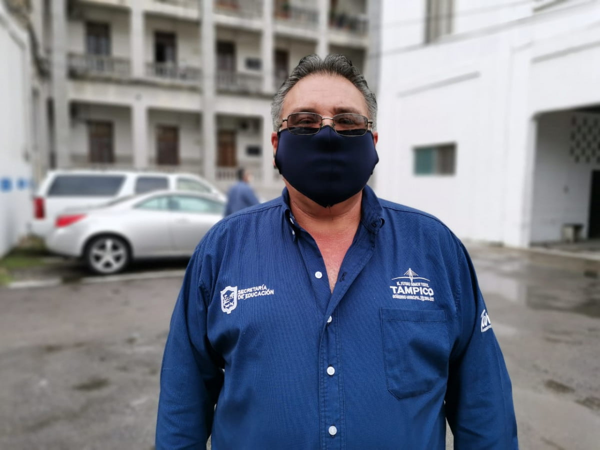 Alumnos que egresan de escuelas sólo regresarán para concluir procesos administrativos