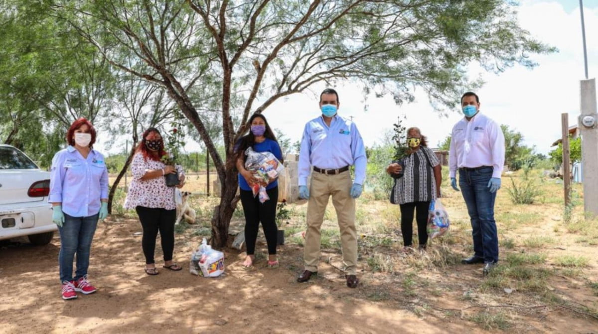 Beneficia Enrique Rivas con alimentos a colonos de la Arlin en Nuevo Laredo