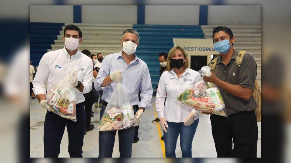 Entrega Chucho Nader más despensas a trabajadores afectados por la pandemia