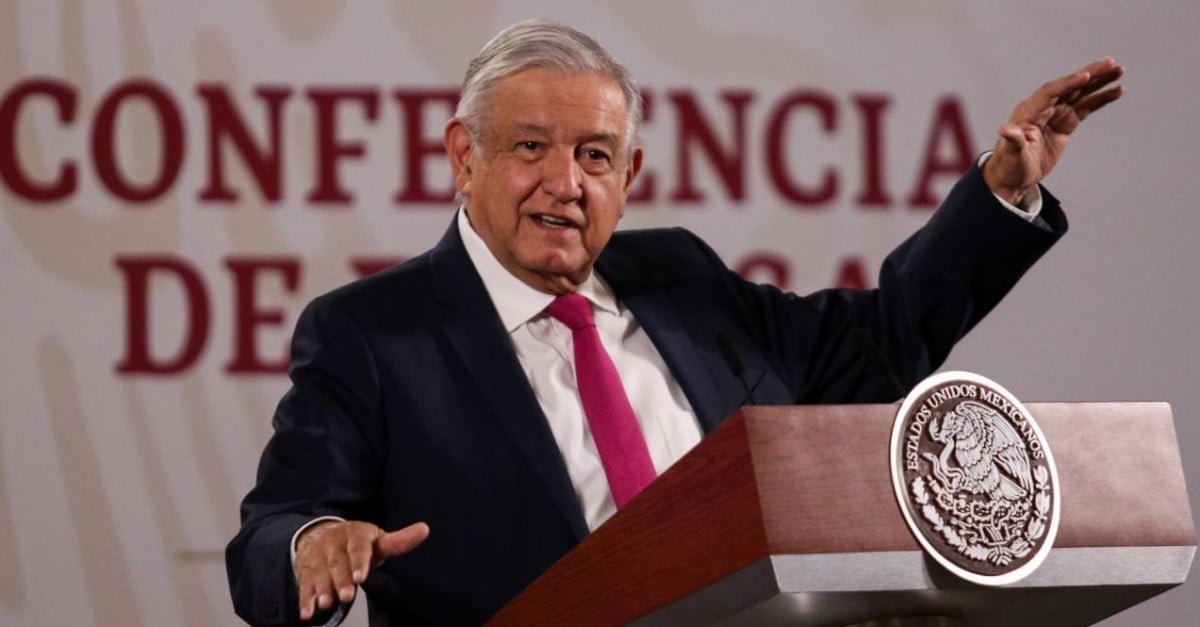 AMLO pedirá a Facebook y Twitter información sobre sus clientes para identificar bots