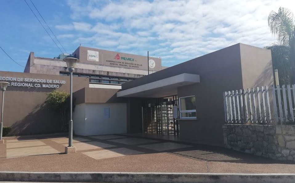 Llegan 60 plataformeros infectados con COVID-19 a Madero; son atendidos en el hospital regional de Pemex