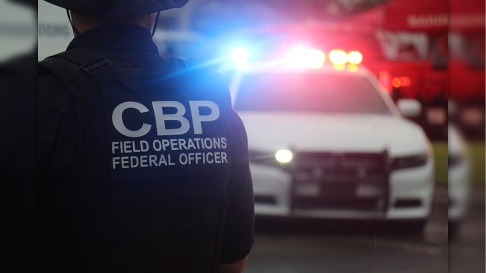 Presenta voluntariamente maleta en Aduana del Puente 2 y le detectan droga