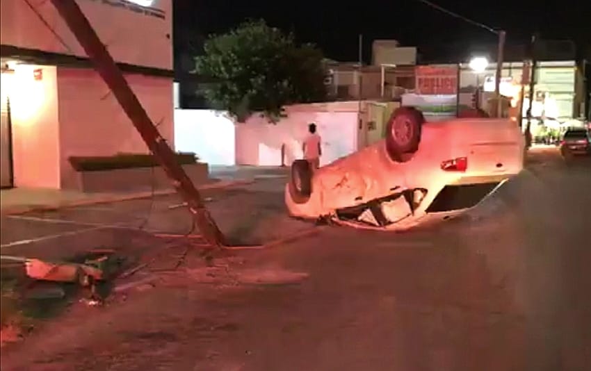 Aparatoso accidente con volcadura la noche de ayer en Nuevo Laredo