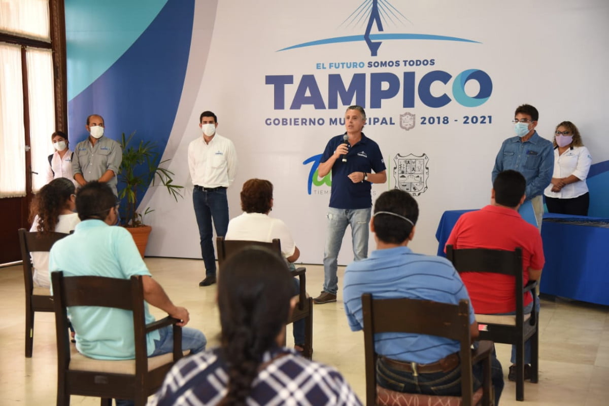 Entrega Chucho Nader Otras 53 Concesiones A Locatarios del Nuevo Mercado de Tampico