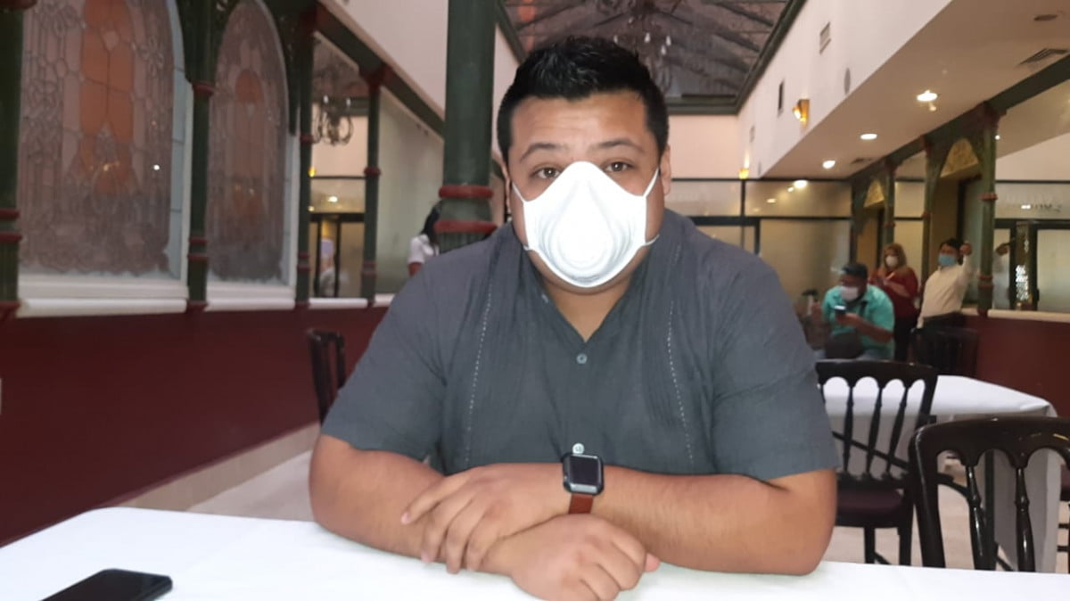 Médico residente despedido del IMSS pide se reconsidere su caso; el video filtrado en medios nacionales era para recibir el donativo de una empresa
