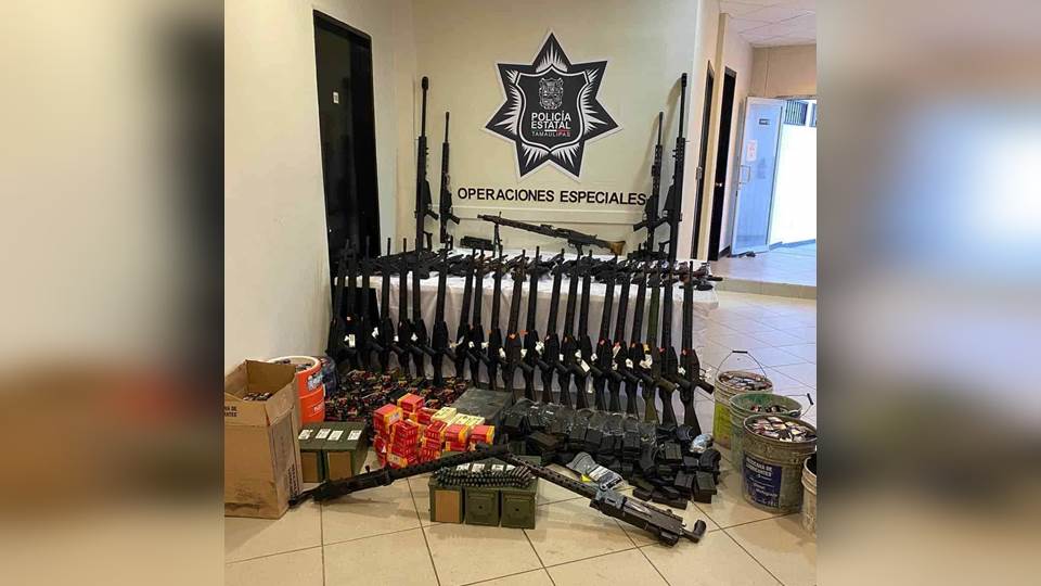 Descubren fuerte arsenal al interior de un taller mecánico en Reynosa
