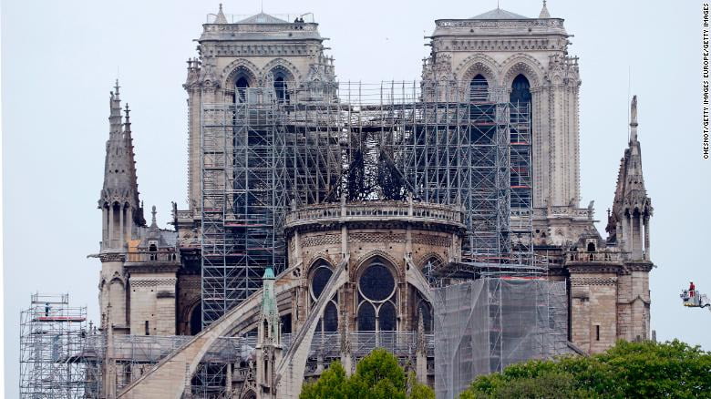 Deciden que Notre Dame sea reconstruida de manera idéntica
