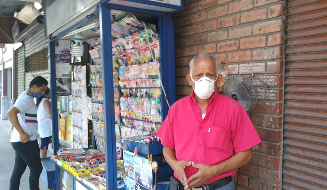 Voceadores de sur de Tampico se contagian de Covid 19; son adultos mayores que salieron por necesidad de trabajar