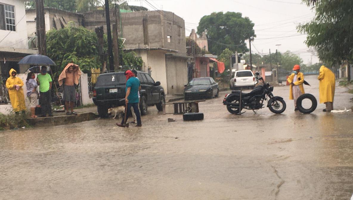 Vecinos en Altamira bloquean calle; están hartos de los apagones