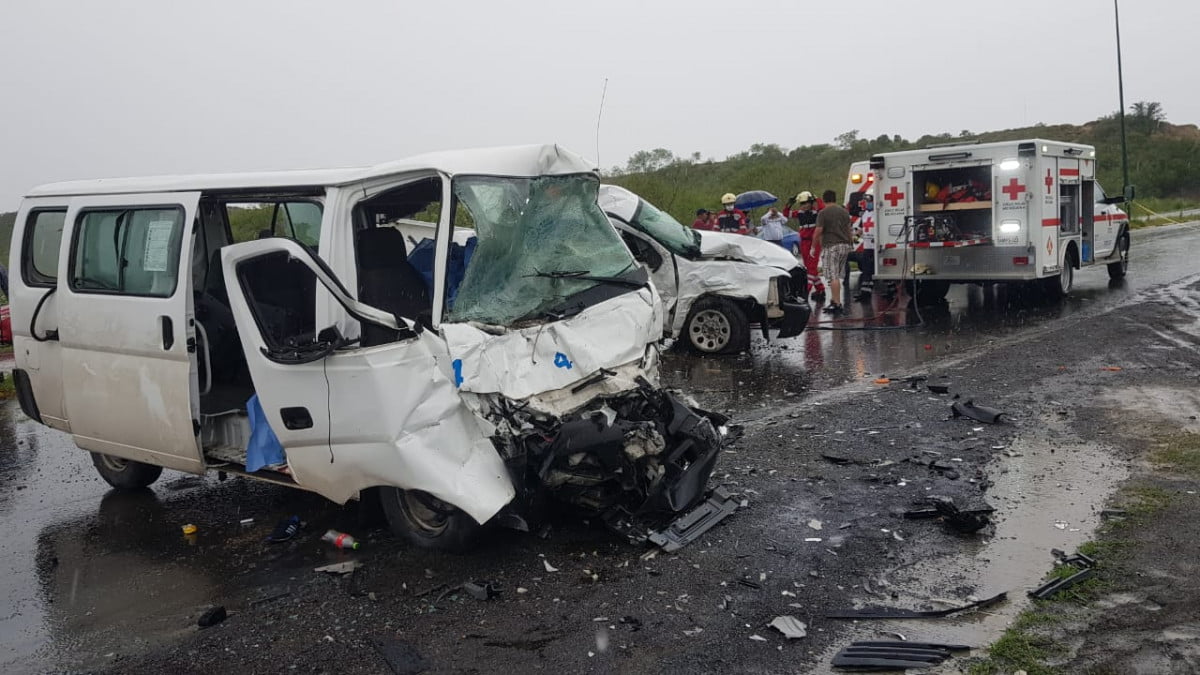 Tres muertos y tres heridos de gravedad deja choque frontal en Victoria