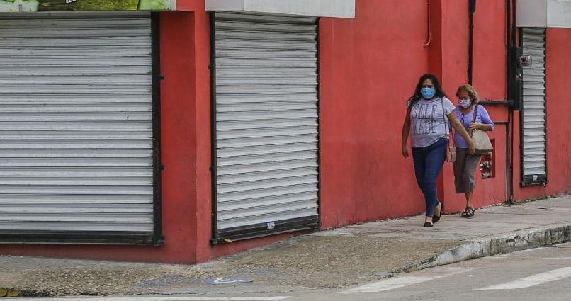 Insisten autoridades de Madero en ya no tirar cubrebocas y guantes en vía pública