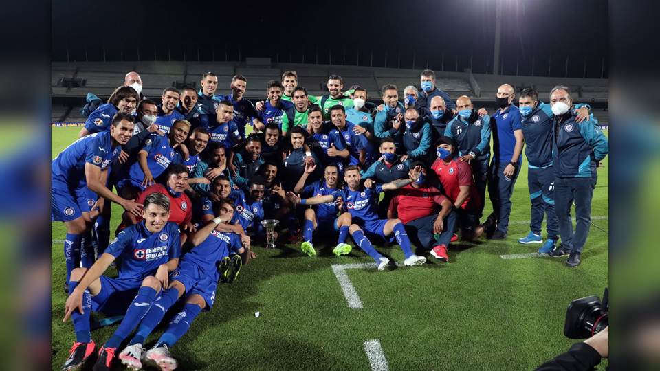 Cruz Azul derrota a Chivas y es campeón de la Copa GNP por México