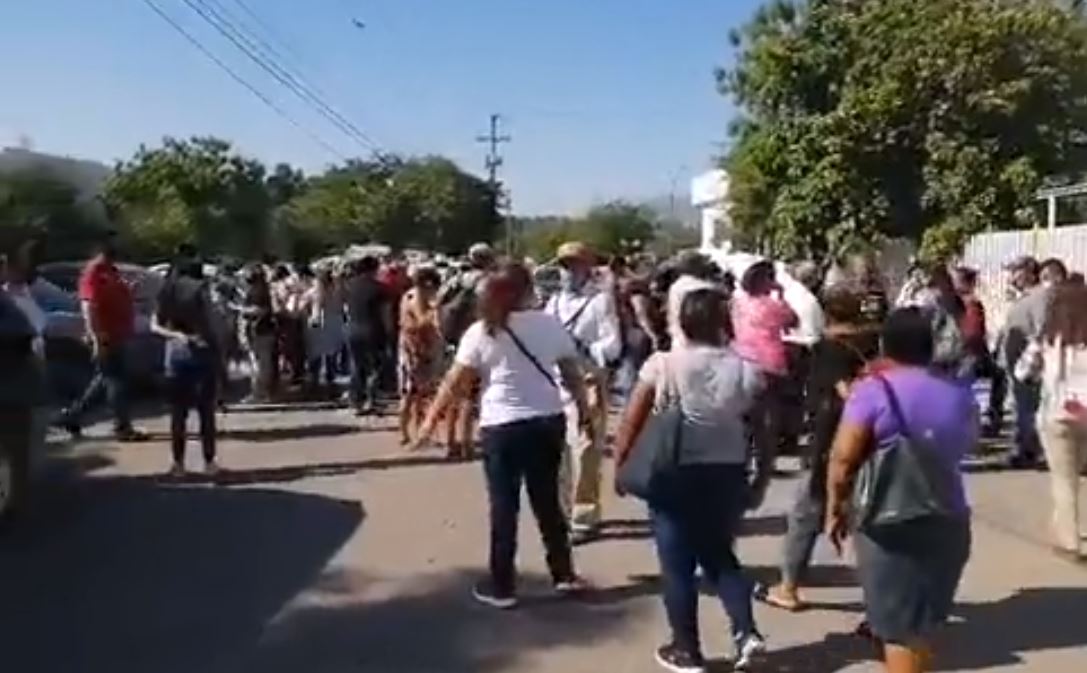 Protestan ante COMAPA Victoria por cobro de agua que no tienen