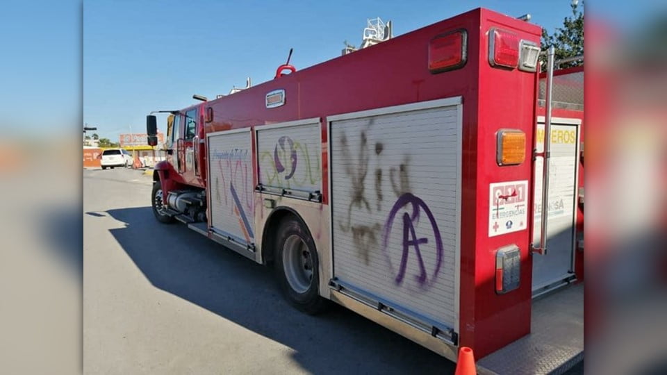 Encapuchadas vandalizan estación de bomberos en Reynosa
