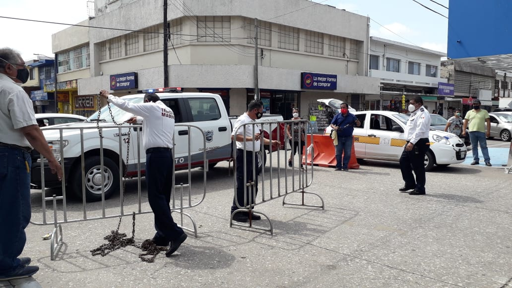 Abren circulación vehicular en más calles de zona centro Madero