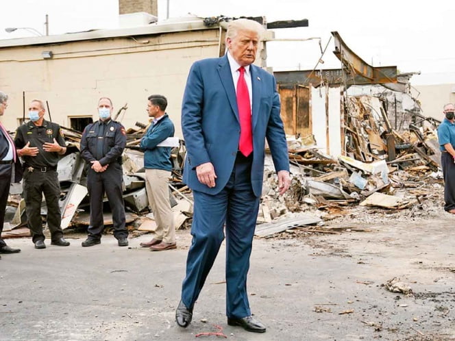 Acusan terrorismo en protestas de EU; Trump respalda a policías