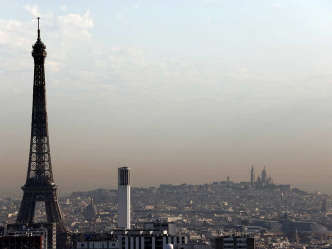 Evacuan la Torre Eiffel por amenaza de bomba