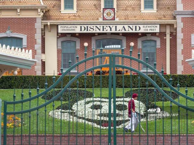 Disney planea despedir a 28 mil trabajadores de sus parques por covid