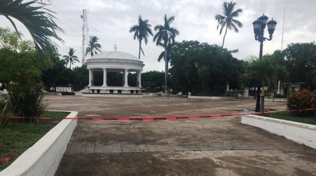 Ciudadanos rompen cintas restrictivas en la Plaza Constitución de Altamira
