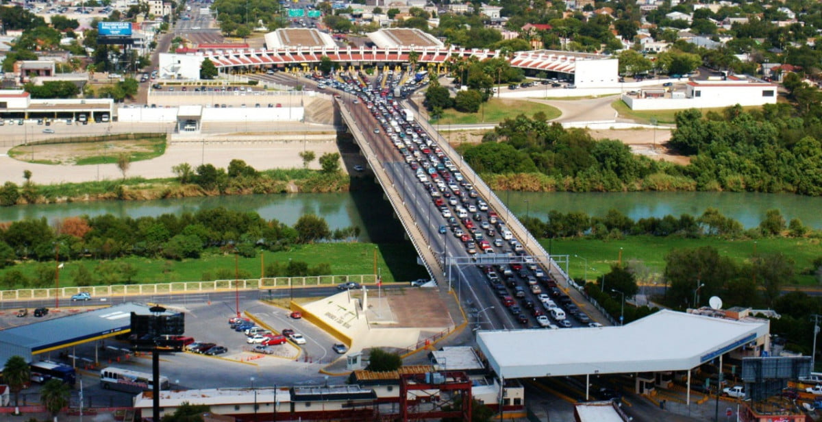 Detienen a abuelo con droga en el Puente 2 de Laredo Texas y Nuevo Laredo