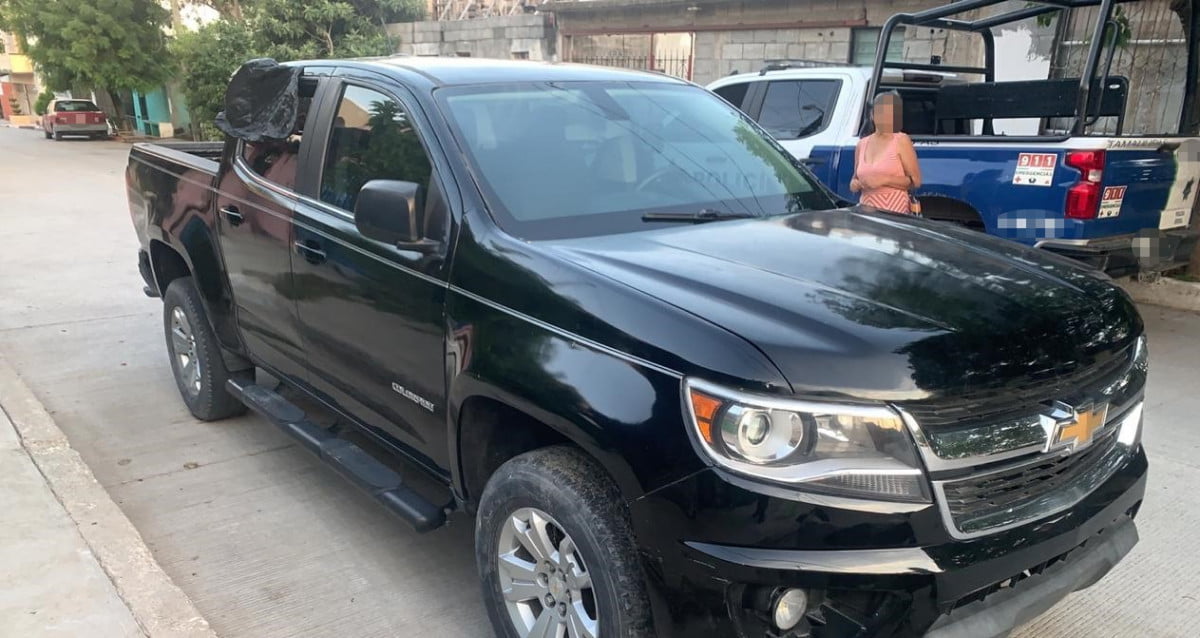 Hallan camioneta abandonada en la Col. Libertad de Cd. Victoria; tenía reporte de robo