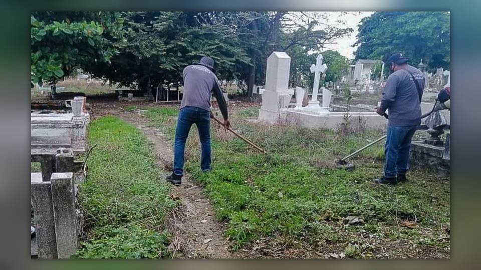 Emprenden Jornadas de Limpieza y Fumigación en Cementerios de Madero