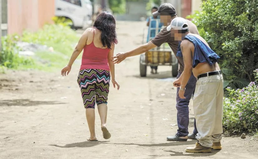 Proponen sancionar con 4 años de cárcel a quien realice tocamientos, piropos o chiflidos