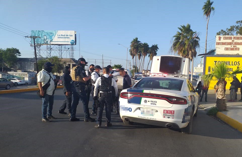 Roba farmacia y huye a bordo de camiones de transporte público, finalmente es capturado