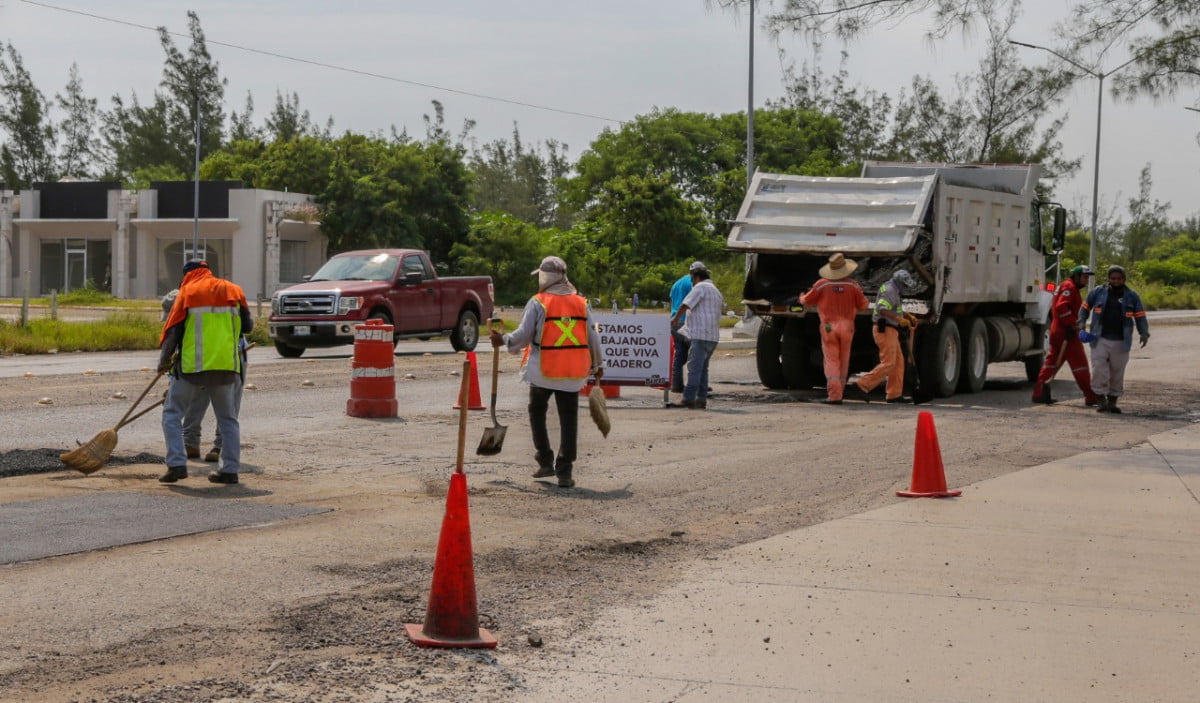 Adrián Oseguera inicia bacheo del Corredor Urbano